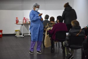 Concretaron la primera jornada de vacunación para mayores de 70 años en el Complejo Cultural de Rio Gallegos