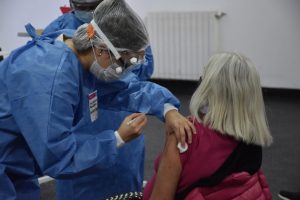 Concretaron la primera jornada de vacunación para mayores de 70 años en el Complejo Cultural de Rio Gallegos