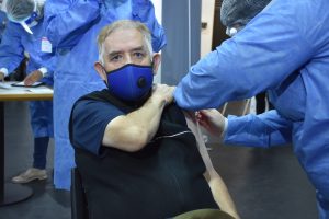 Concretaron la primera jornada de vacunación para mayores de 70 años en el Complejo Cultural de Rio Gallegos