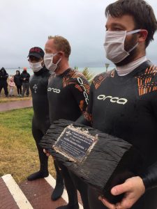 Nadadores de la Travesía Homenaje a los Héroes del Ara San Juan llegaron a Puerto Santa Cruz