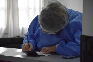 Vacunar para prevenir: se concreta la vacunación para mayores de 64 años en el Complejo Cultural
