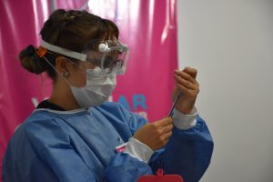 Vacunar para prevenir: se concreta la vacunación para mayores de 64 años en el Complejo Cultural