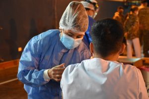 Autoridades de Salud visitaron el Centro de Vacunación en el predio del Hospital Militar de Río Gallegos