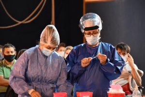 Autoridades de Salud visitaron el Centro de Vacunación en el predio del Hospital Militar de Río Gallegos
