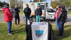 Realizaron la entrega de una ambulancia al hospital de Puerto Santa Cruz