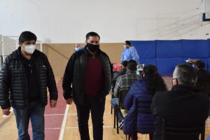 El equipo de vacunadores itinerantes se hizo presente en Gobernador Gregores