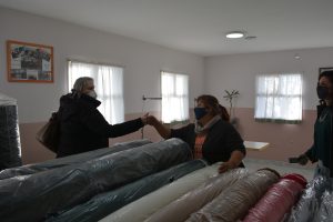 Se entregaron insumos textiles a emprendedoras de la Economía Social