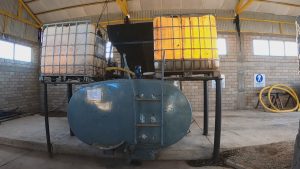 Santa Cruz puso en funcionamiento la primera planta sistematizada semiautomáticamente de líquido antihielo