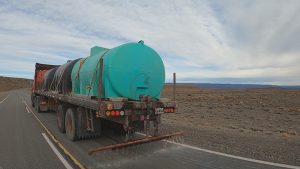 Santa Cruz puso en funcionamiento la primera planta sistematizada semiautomáticamente de líquido antihielo