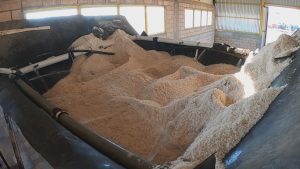 Santa Cruz puso en funcionamiento la primera planta sistematizada semiautomáticamente de líquido antihielo