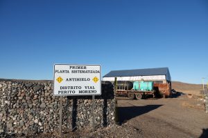 Santa Cruz puso en funcionamiento la primera planta sistematizada semiautomáticamente de líquido antihielo