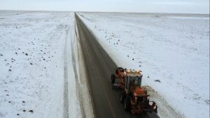 Vialidad Provincial realiza tareas de despeje de nieve y distribución de sal en rutas