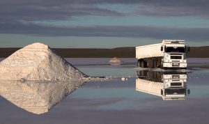 Plan Invernal: agentes despliegan arduas tareas para la cosecha y acopio de sal
