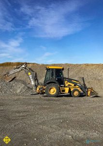 Mujeres se capacitan para operar maquinaria vial