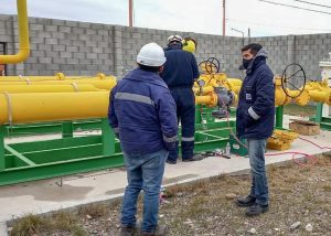 Realizan tareas de mantenimiento y acondicionamiento en estaciones reguladoras de distintas localidades