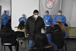 Comenzó la vacunación a menores entre 12 y 17 años con comorbilidades en Santa Cruz