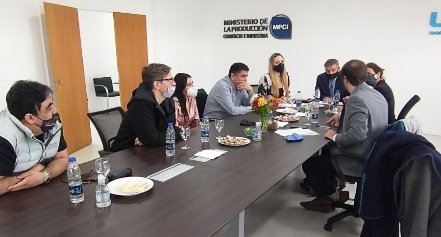 El Gobierno de Santa Cruz concretó mesa de trabajo con Newmont – Cerro Negro y AOMA