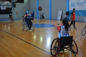 Concretaron clínica de básquet sobre sillas de ruedas con deportistas y referentes de clubes