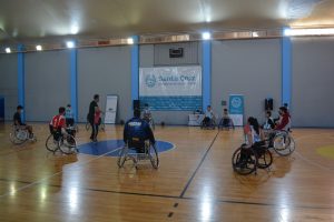 Concretaron clínica de básquet sobre sillas de ruedas con deportistas y referentes de clubes