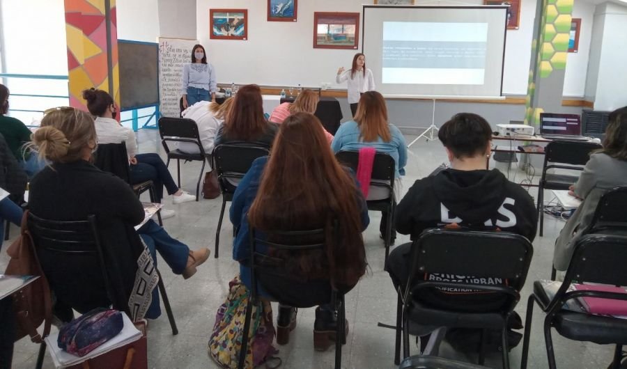 Dictan el taller “Mujeres y Derechos Humanos” en localidades de Santa Cruz