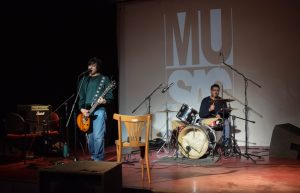 La banda "Exóticos Dodos" se presentó en el #CicloMUSAC