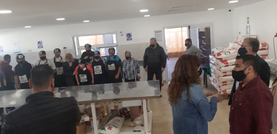 El IDUV entregó la documentación de la obra de la panadería APPADI en Río Gallegos