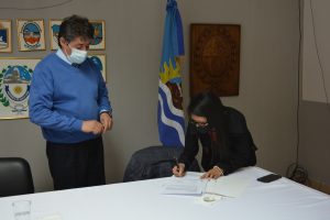 Desarrollo Social entregó matrícula habilitante a cooperativa santacruceña