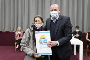 El Gobierno de Santa Cruz entregó títulos de propiedad a familias de Piedra Buena