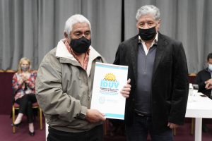 El Gobierno de Santa Cruz entregó títulos de propiedad a familias de Piedra Buena