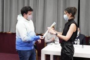 El Gobierno de Santa Cruz entregó títulos de propiedad a familias de Piedra Buena