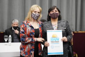 El Gobierno de Santa Cruz entregó títulos de propiedad a familias de Piedra Buena