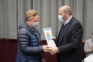 El Gobierno de Santa Cruz entregó títulos de propiedad a familias de Piedra Buena