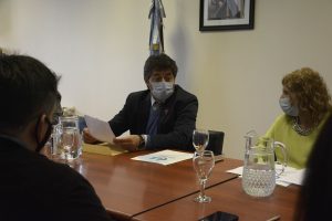 El Gobierno de Santa Cruz firmó nuevos convenios del programa “Descuentos Mayores”