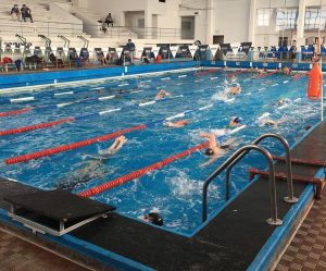 Santa Cruz define representantes en natación y fútbol para la Araucanía