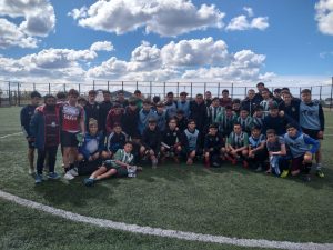 Santa Cruz define representantes en natación y fútbol para la Araucanía