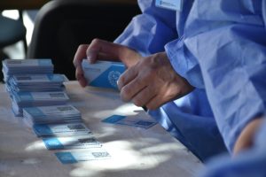 Hoy comenzó la entrega del Carnet Sanitario en Santa Cruz