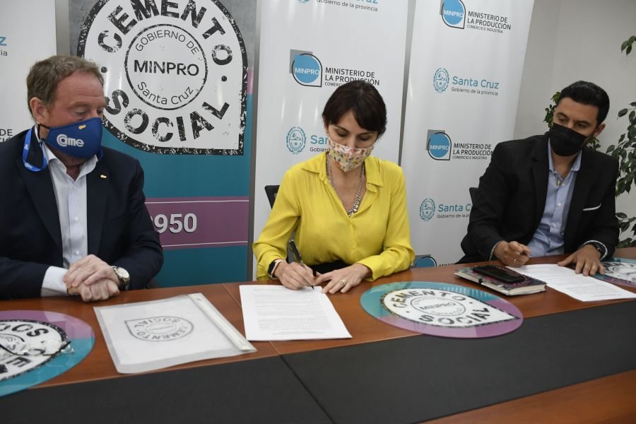 El Gobierno de Santa Cruz presentó el Programa "Cemento Social"