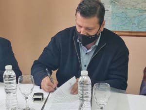 Educación y Vialidad Provincial firma convenio para la construcción de la EIPE de 28 de Noviembre