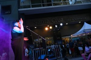 Santa Cruz celebró la noche de las Casas de la Provincia con artistas destacados
