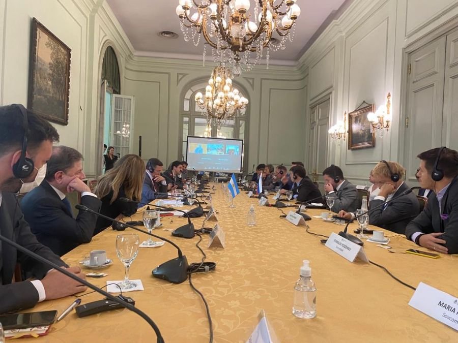 Santa Cruz participó en reunión con inversores rusos