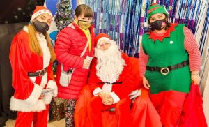 Papá Noel hizo vibrar de felicidad a 100 familias en Lotería de Santa Cruz