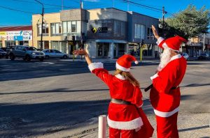 Papá Noel hizo vibrar de felicidad a 100 familias en Lotería de Santa Cruz