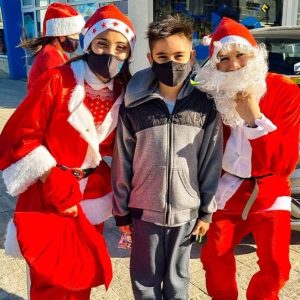 Papá Noel hizo vibrar de felicidad a 100 familias en Lotería de Santa Cruz