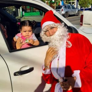 Papá Noel hizo vibrar de felicidad a 100 familias en Lotería de Santa Cruz