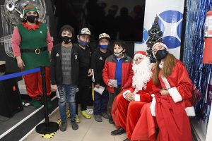 Papá Noel hizo vibrar de felicidad a 100 familias en Lotería de Santa Cruz