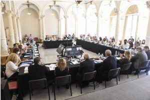 Velázquez: “La Educación va más allá de los muros”