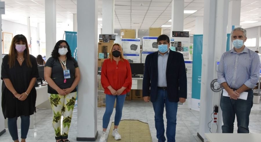 El Gobierno entregó computadoras e impresoras a Centros de Salud de la provincia