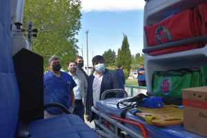 El Gobierno entregó ambulancias en Piedra Buena y Puerto Santa Cruz