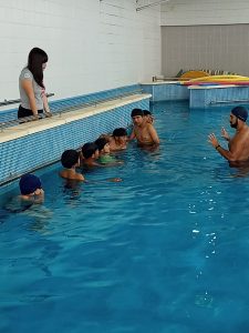 Estudiantes de Santa Cruz pueden ser parte de Prácticas Acuáticas y Fútbol Callejero