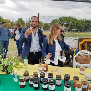 Autoridades de Educación recorrieron la Expo “Los Antiguos Produce 2022”